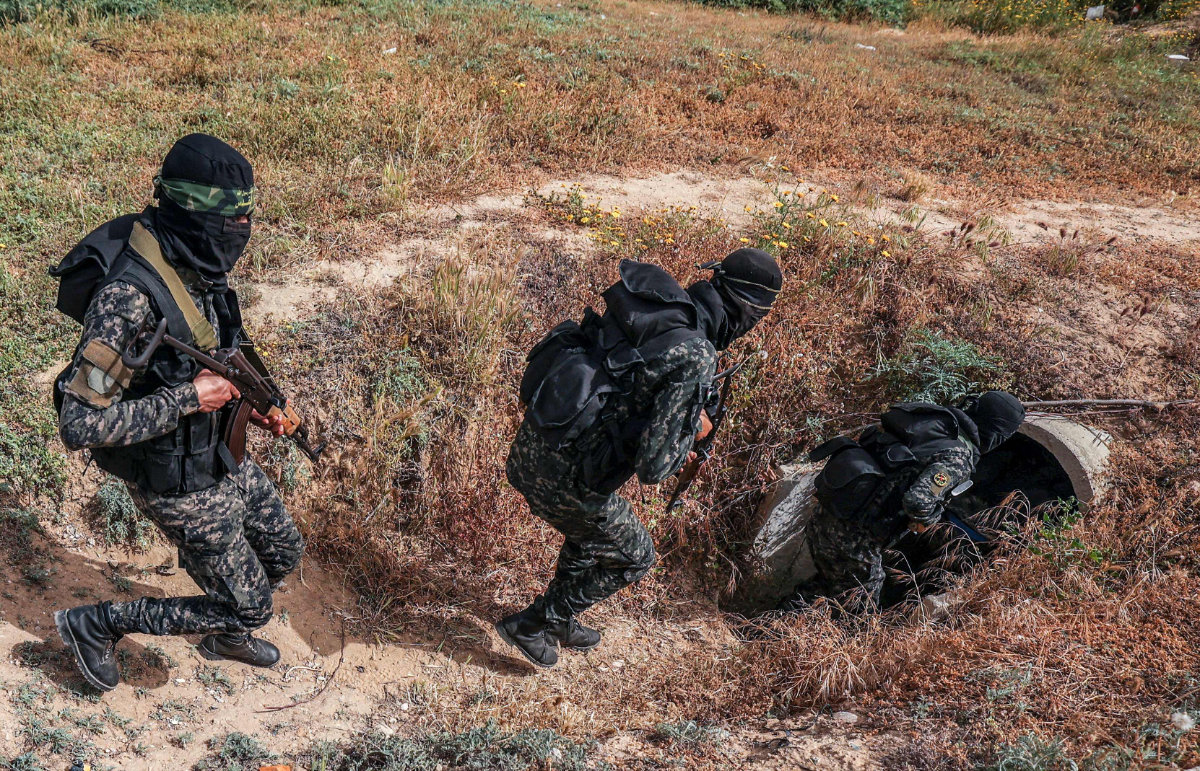 jihadists enter tunnel