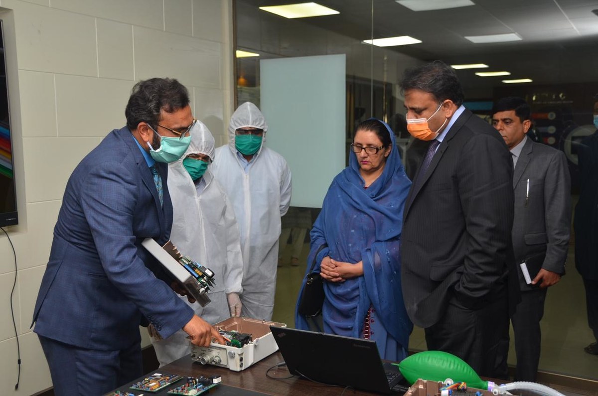 Pakistani engineers fix hundreds of ventilators to help virus patients ...